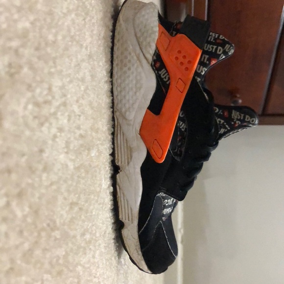 Nike Huarache - Picture 2 of 8